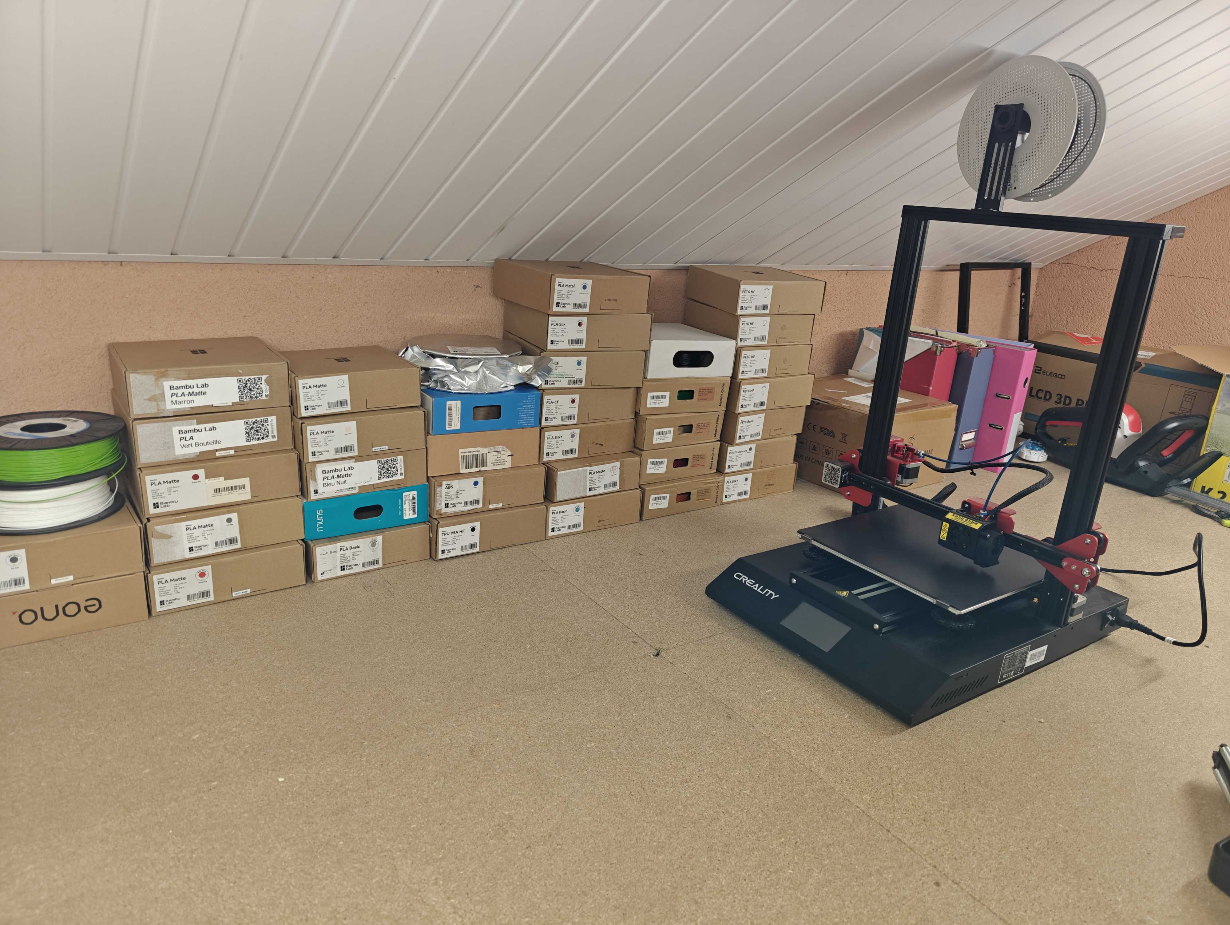 Stock de filaments et imprimante Creality
